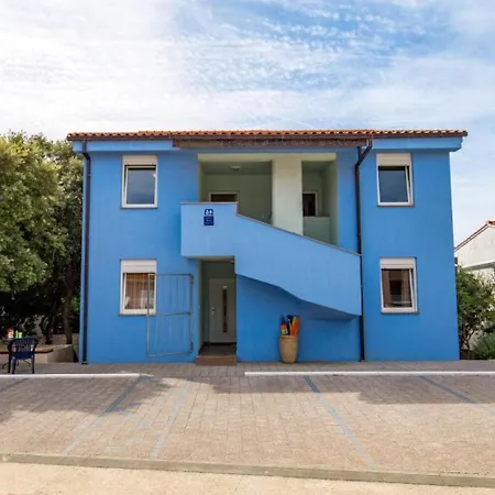 Apartment Cathy - 50m From The Mandre