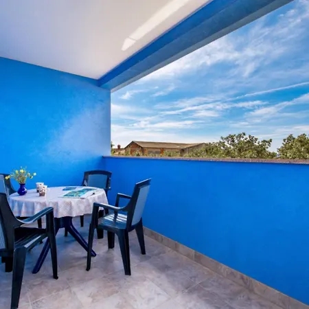 Apartment Cathy - 50m From The