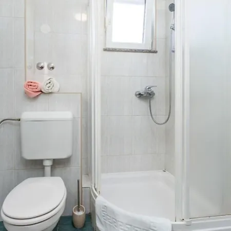 Apartment Cathy - 50m From The Mandre